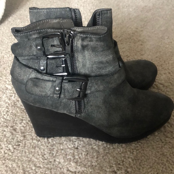 Daytrip Size 8 gray wedged booties - Picture 1 of 4